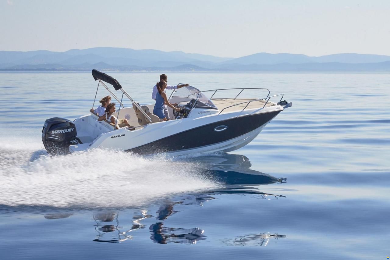 Quicksilver Activ 675 Sundeck  und Trailer
