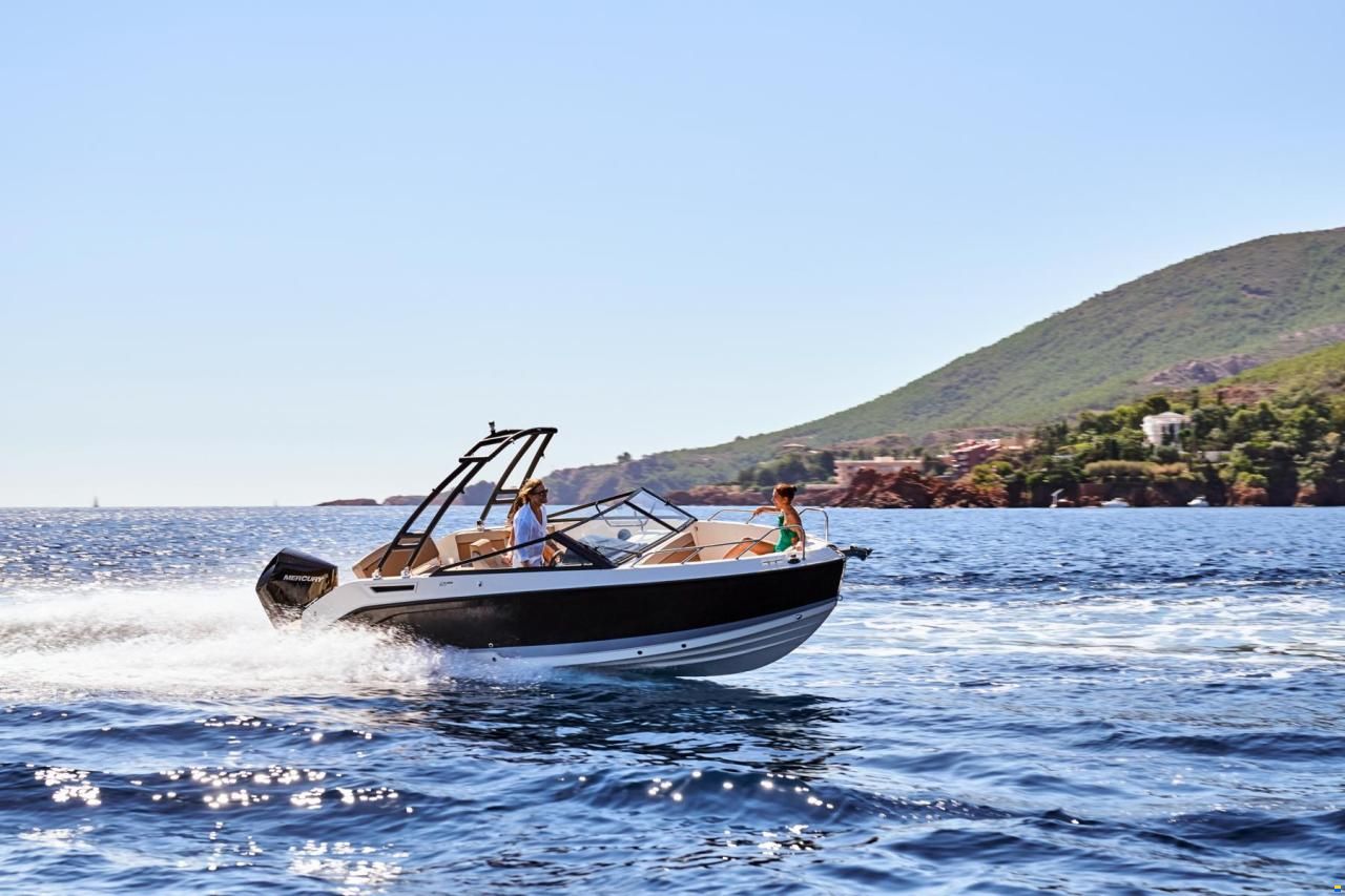 Quicksilver 675 Bowrider  und Trailer