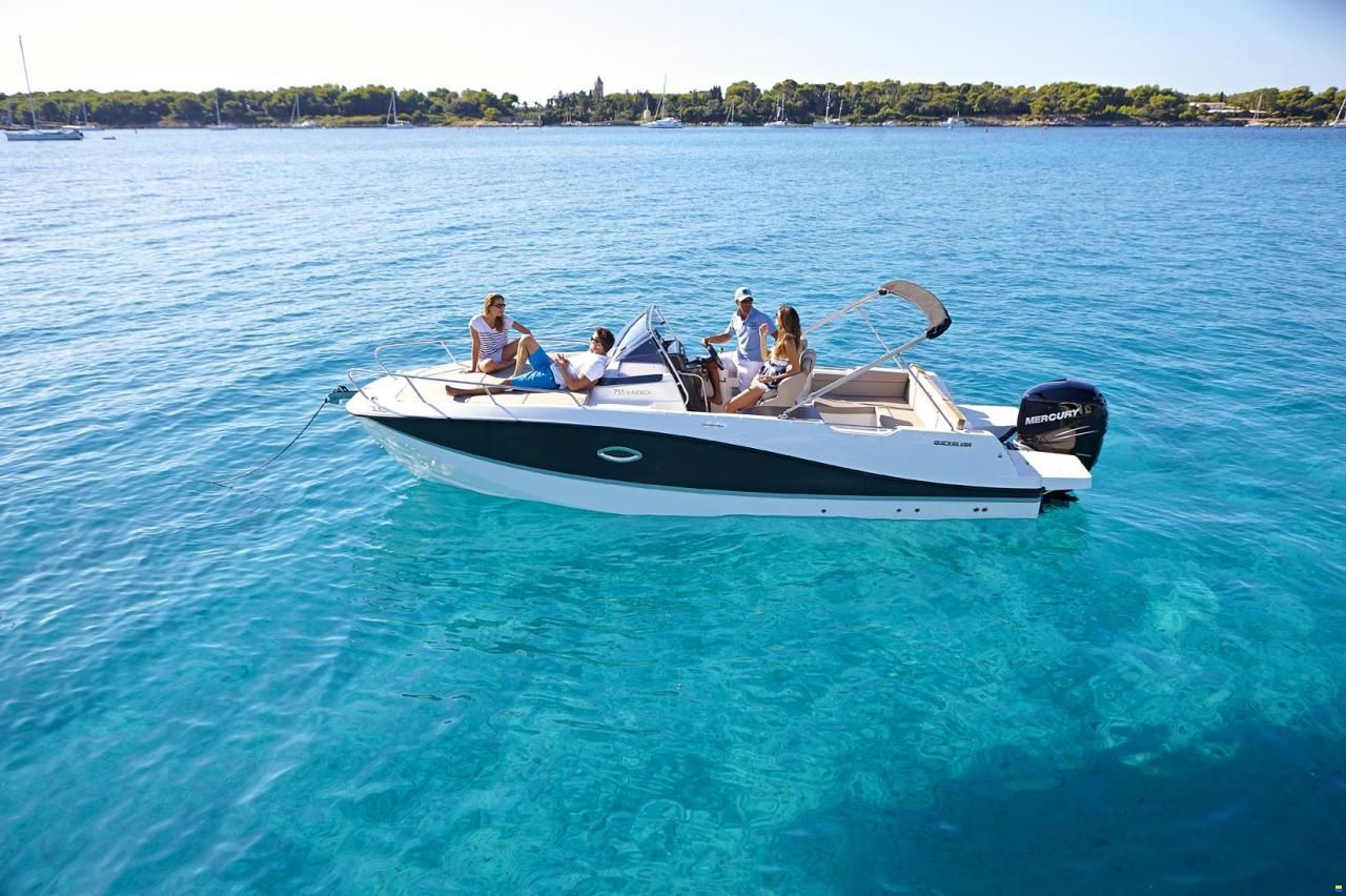 Quicksilver Activ 755 Sundeck