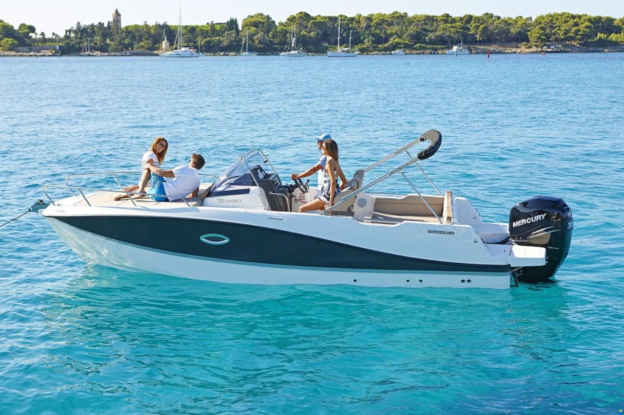 Quicksilver Activ 755 Sundeck