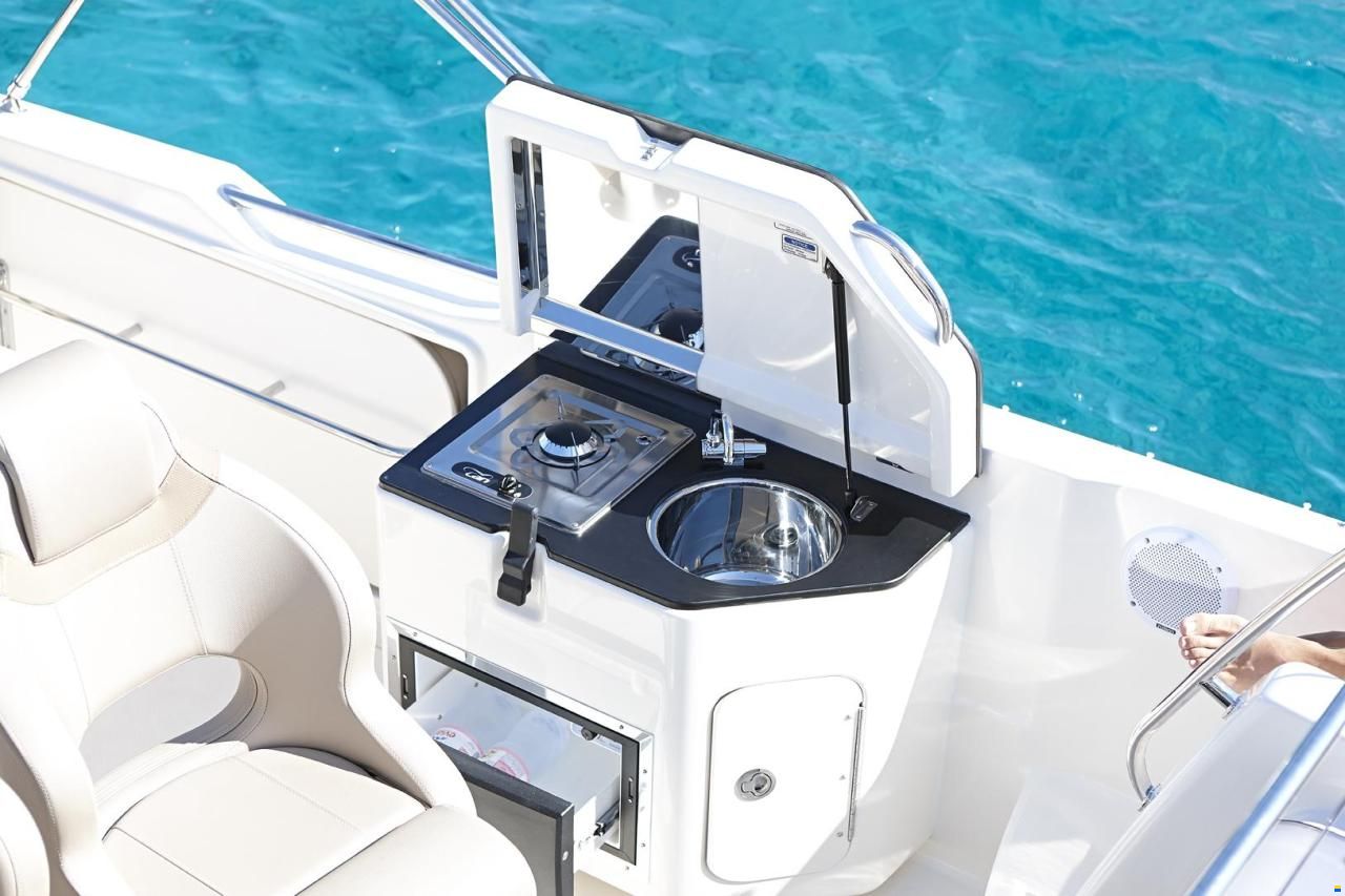 Quicksilver Activ 755 Sundeck  und Trailer