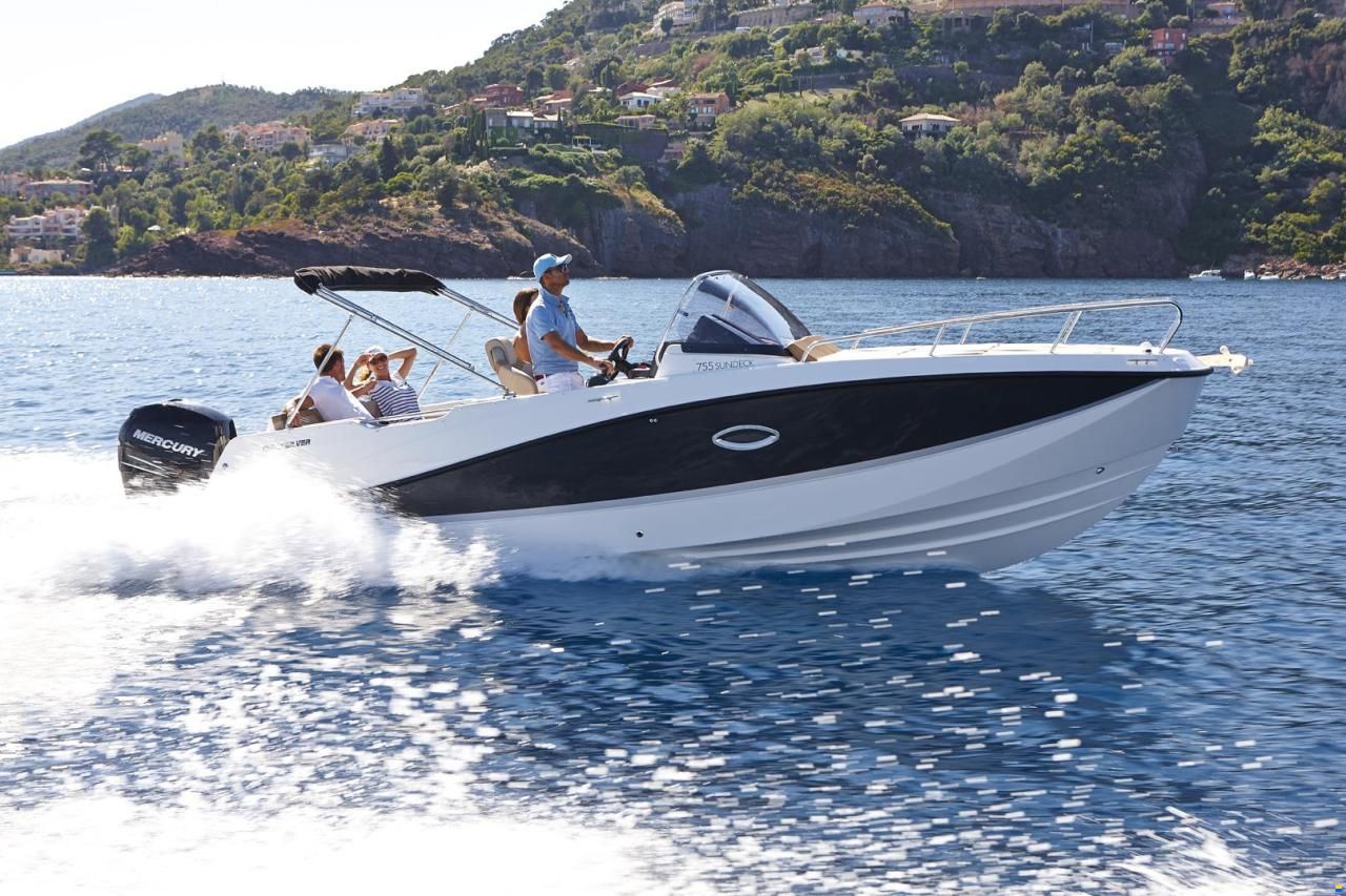 Quicksilver Activ 755 Sundeck  und Trailer