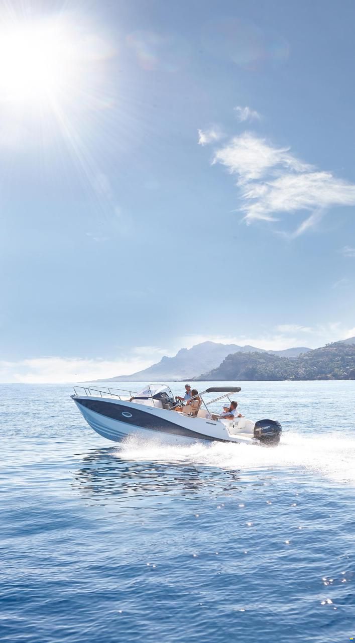 Quicksilver Activ 755 Sundeck  und Trailer