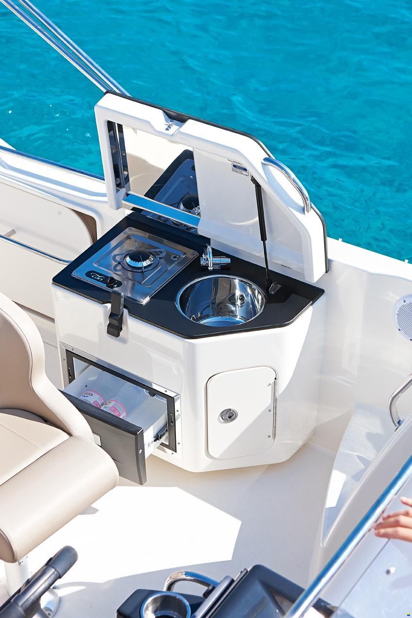 Quicksilver Activ 755 Sundeck  und Trailer