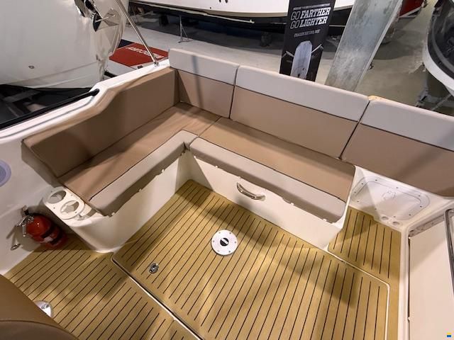 Quicksilver 755 Sundeck