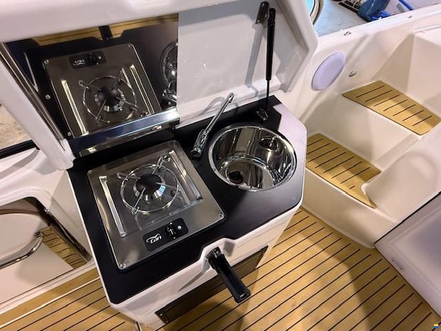 Quicksilver 755 Sundeck