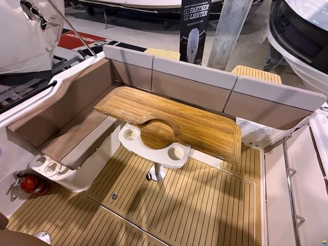 Quicksilver 755 Sundeck