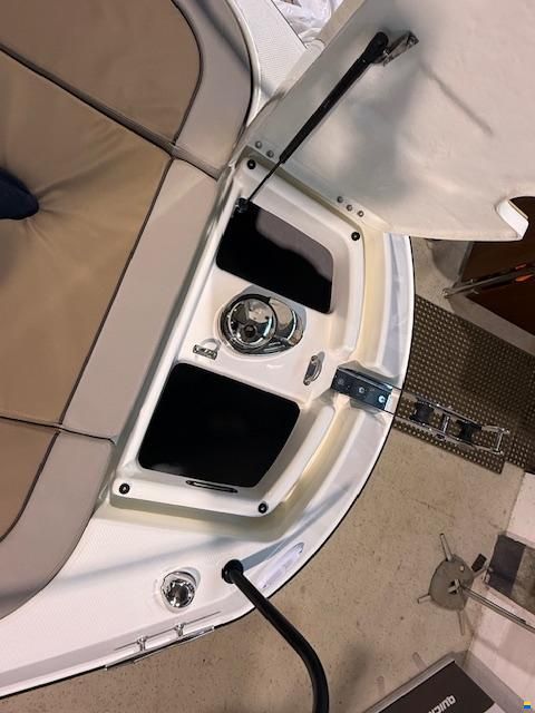 Quicksilver 755 Sundeck