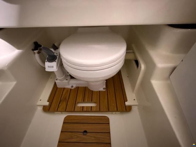 Quicksilver 755 Sundeck