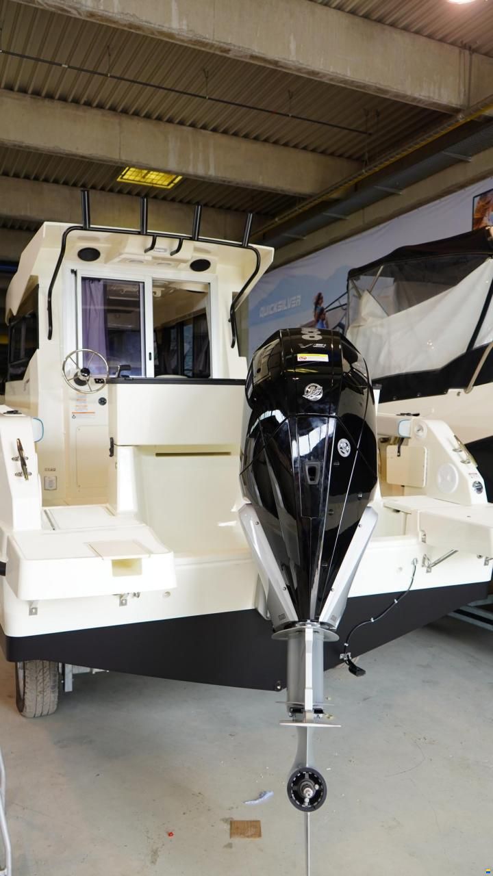 Quicksilver 805 Pilothouse