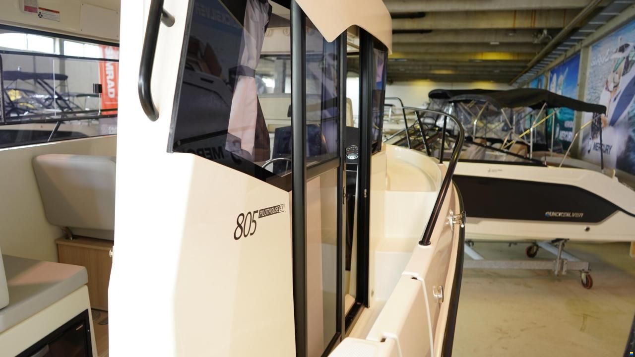 Quicksilver 805 Pilothouse