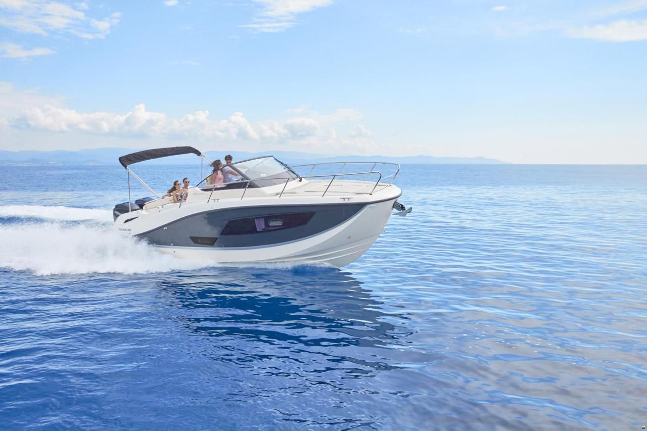 Quicksilver Activ 875 Sundeck