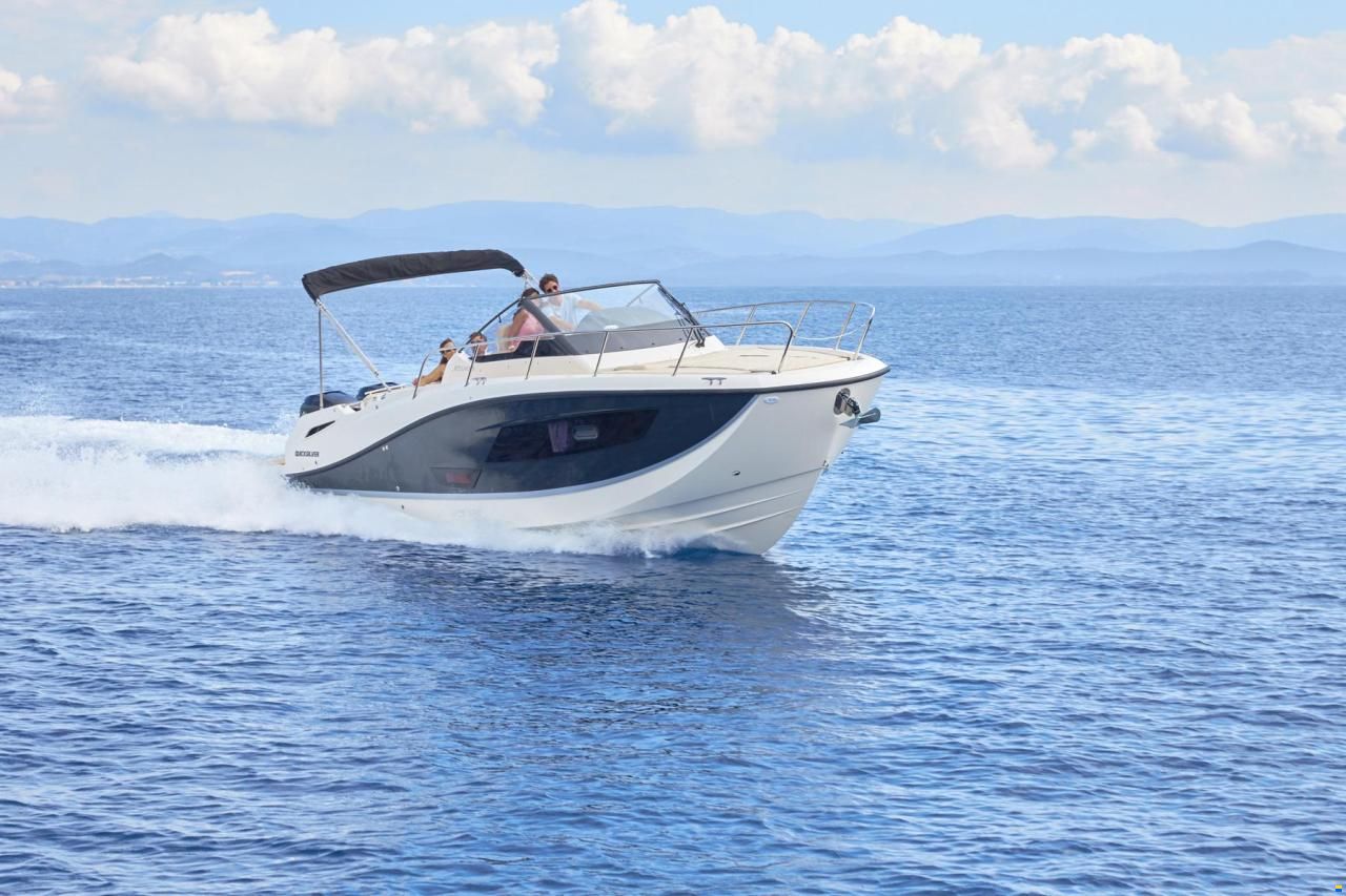 Quicksilver Activ 875 Sundeck