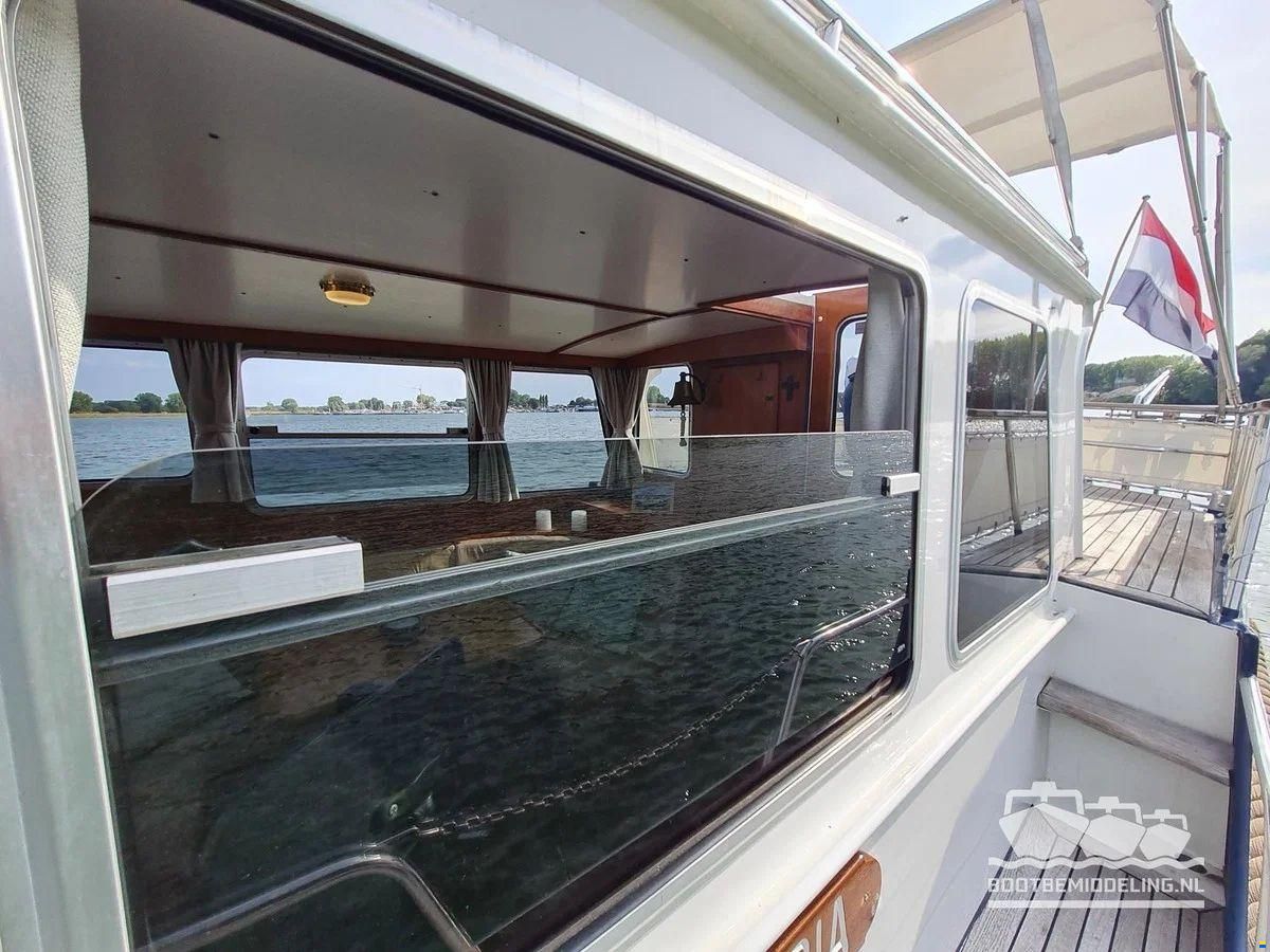 Linssen Sturdy 1000 AC Royal