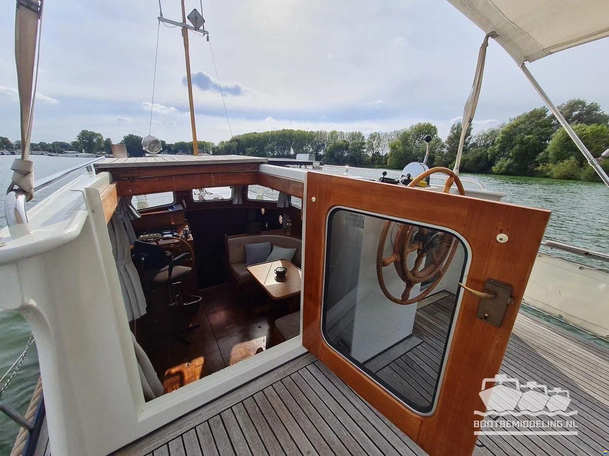 Linssen Sturdy 1000 AC Royal