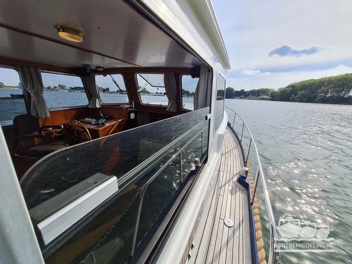 Linssen Sturdy 1000 AC Royal