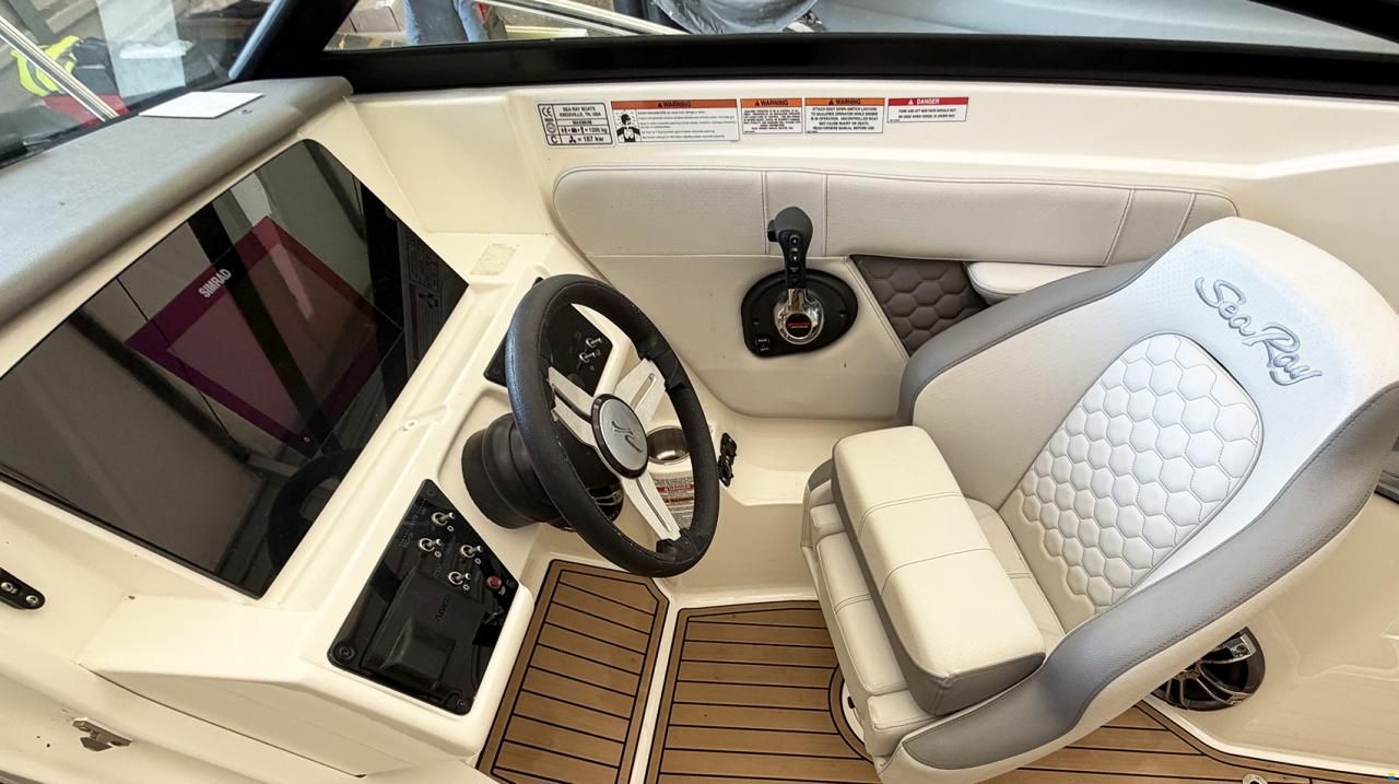 Sea Ray 230 Sunsport OB