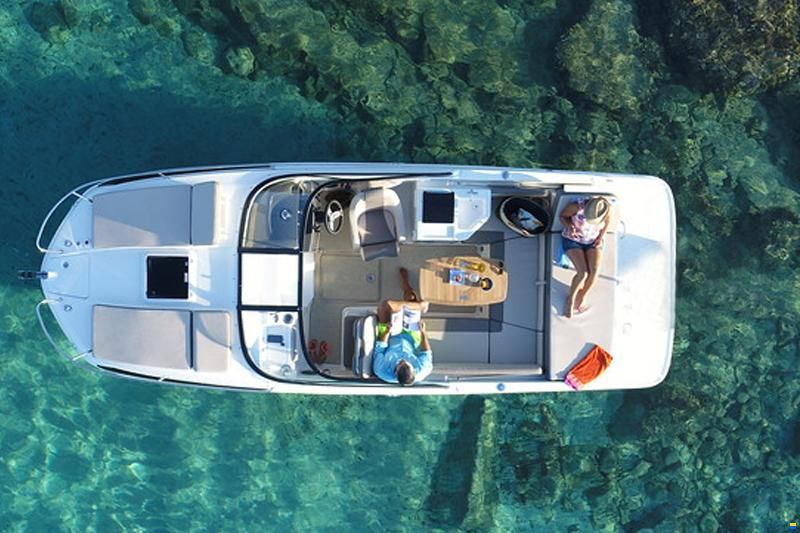 Bayliner VR6 Cuddy Inboard