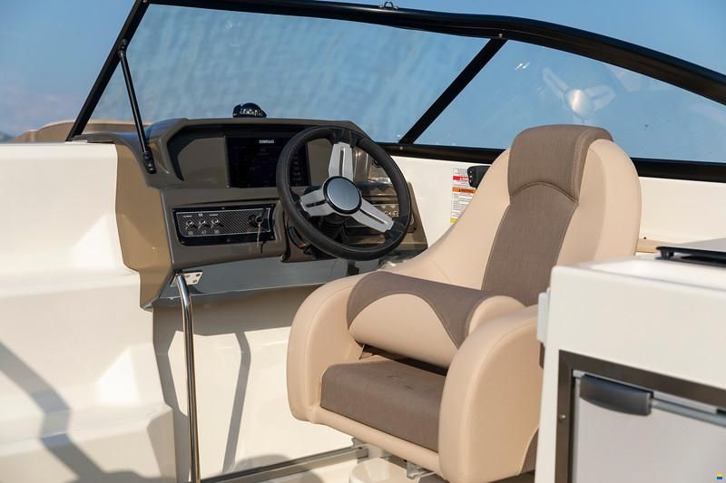 Bayliner VR6 Cuddy Inboard