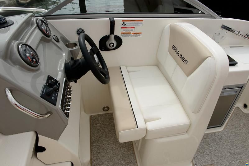 Bayliner 742R Cuddy Inboard