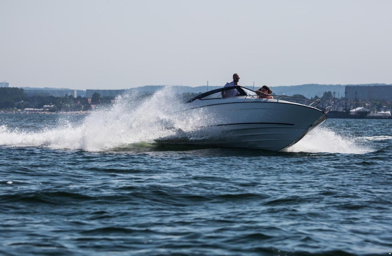 Parker 630 Bowrider  und Trailer