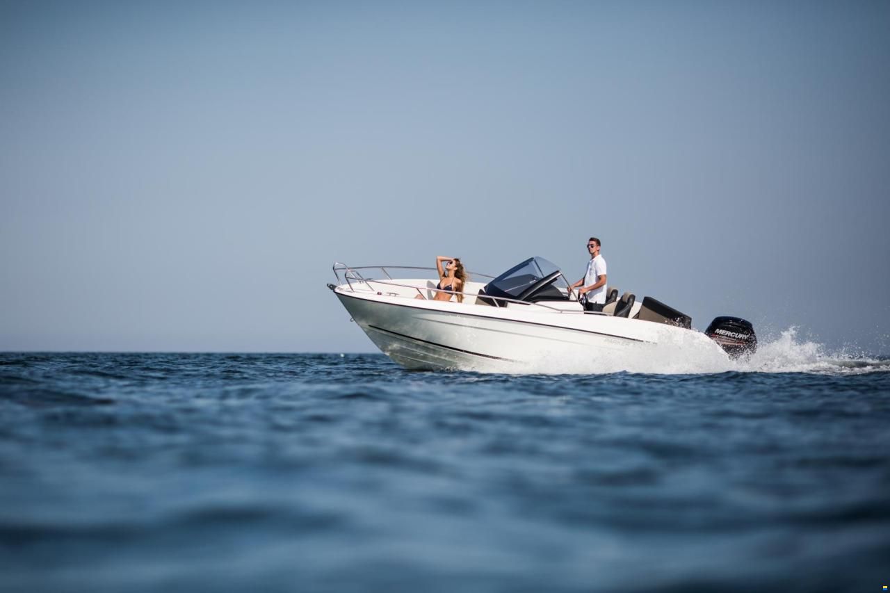 Parker 630 Bowrider  und Trailer
