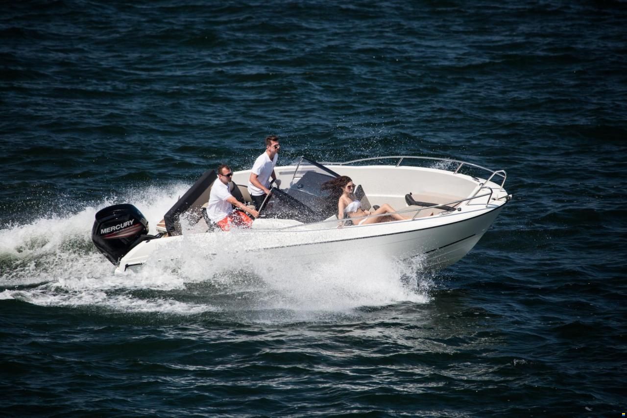 Parker 630 Bowrider  und Trailer