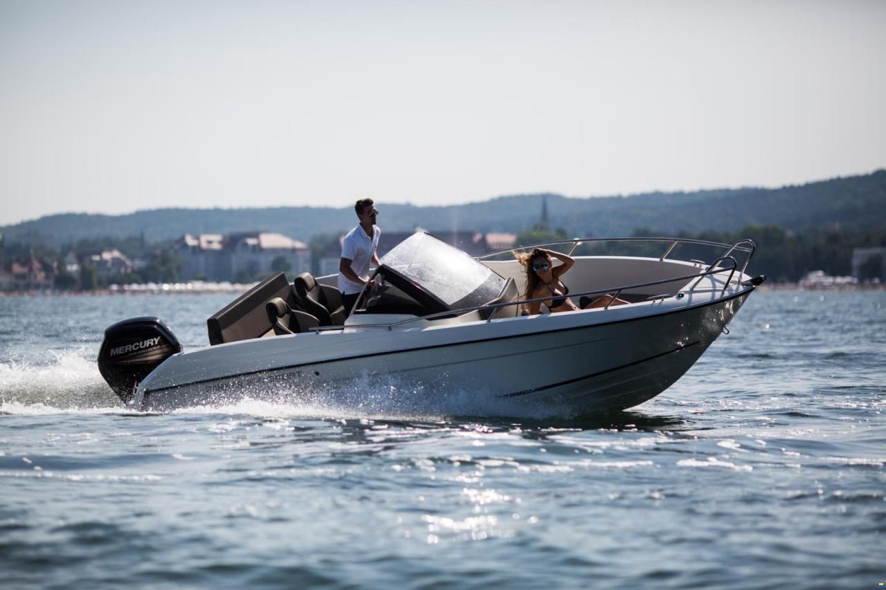 Parker 630 Bowrider  und Trailer