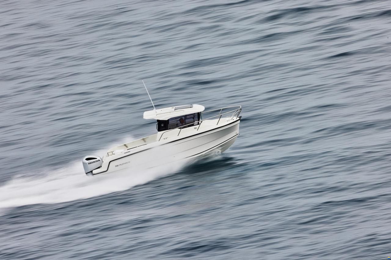 Parker 700 Pilothouse