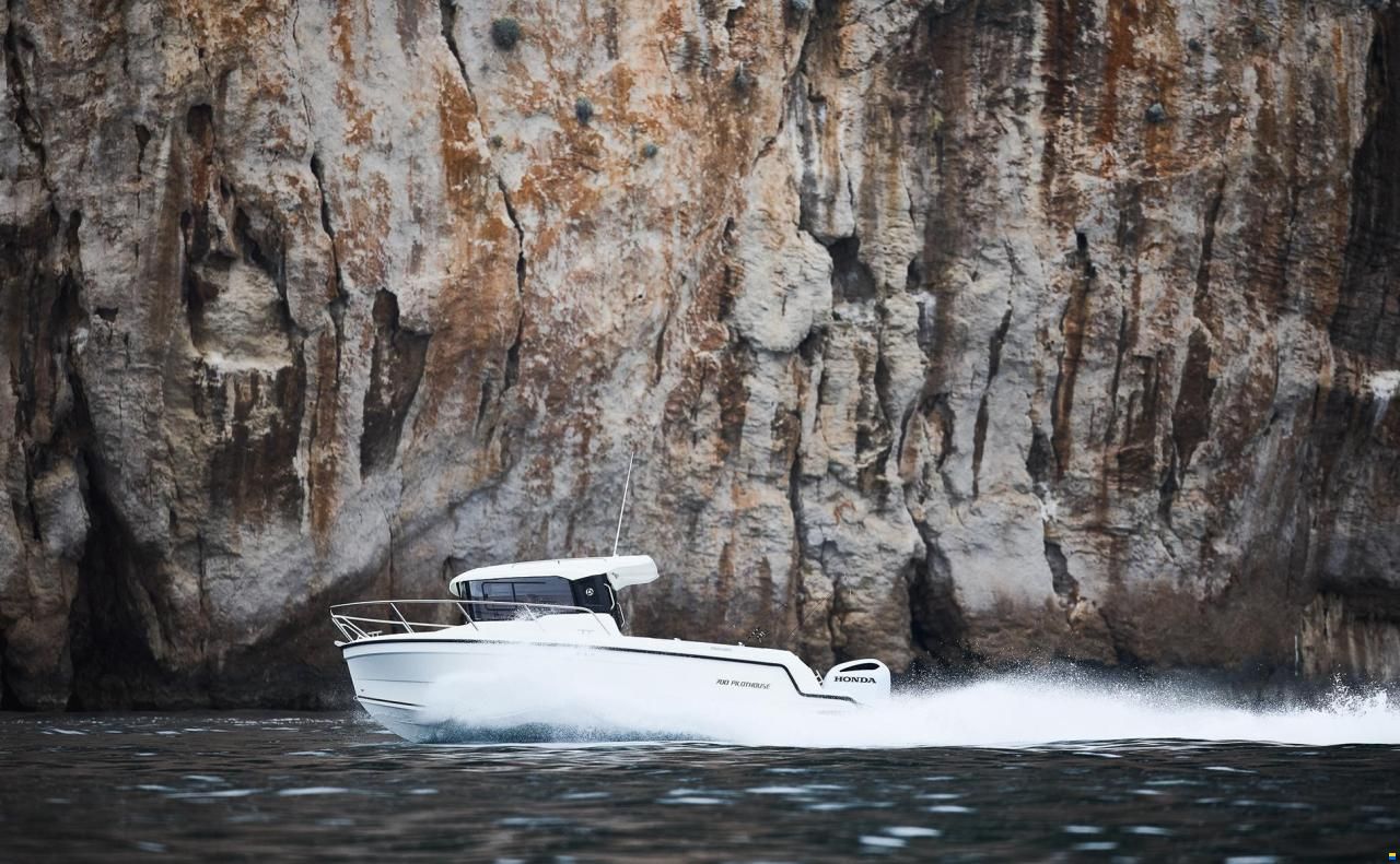 Parker 700 Pilothouse