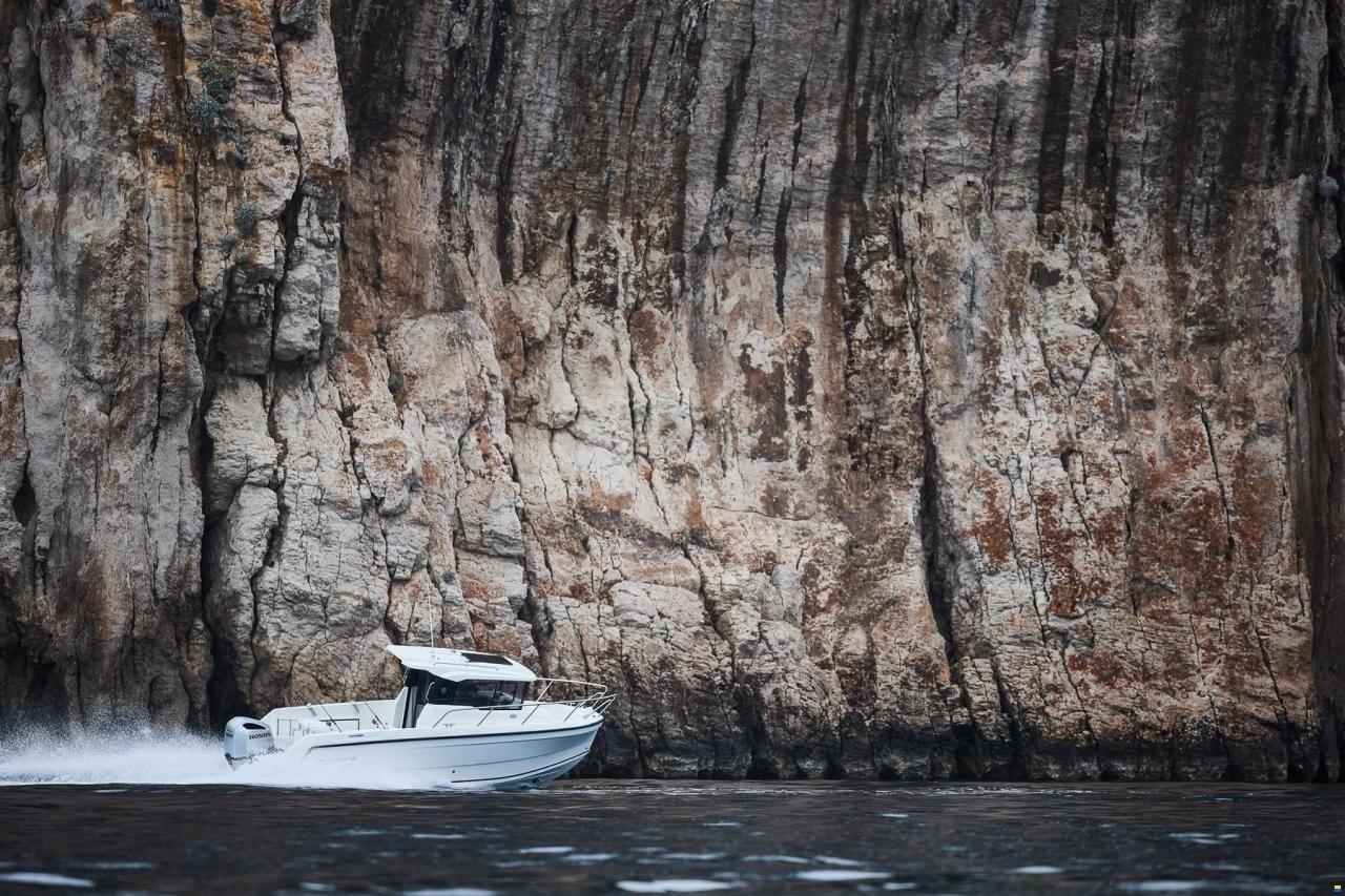 Parker 700 Pilothouse