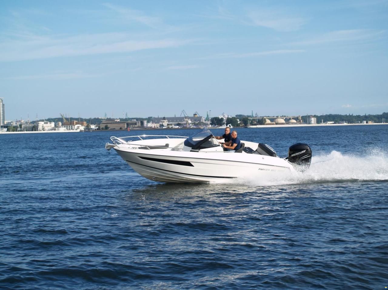Parker 690 Sport  und Trailer