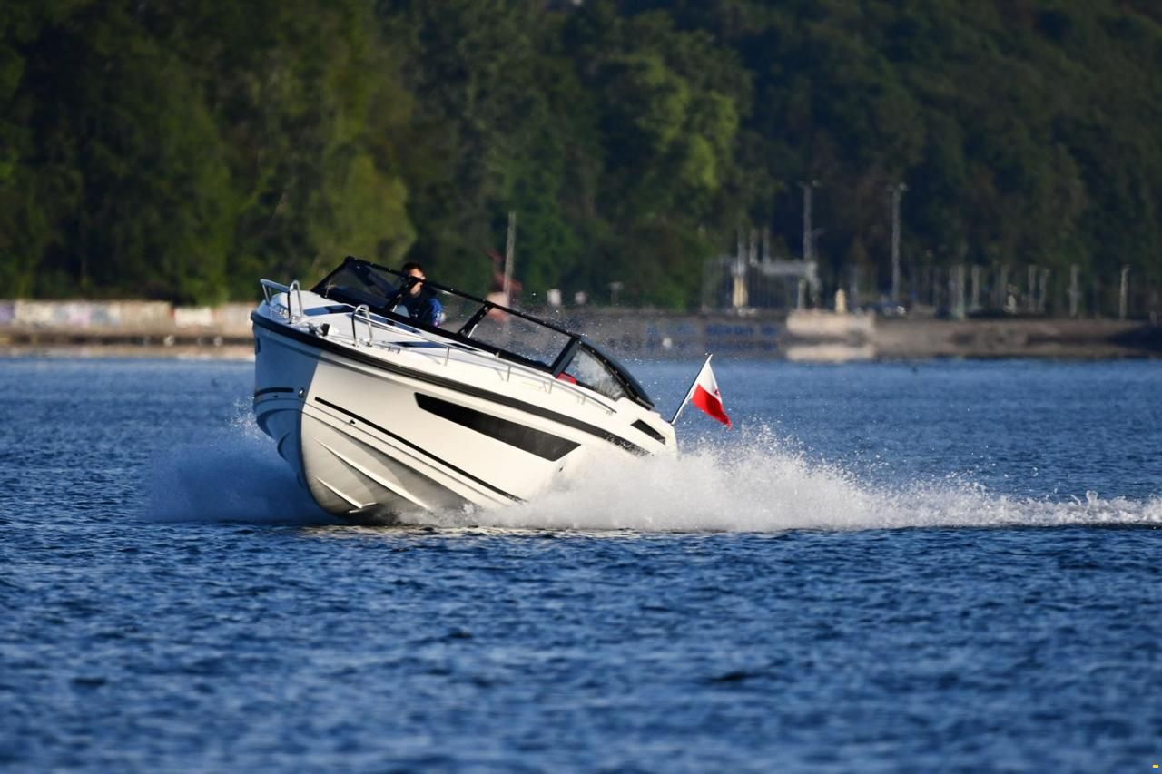 Parker 720 Adventure inkl. 200 PS und Trailer