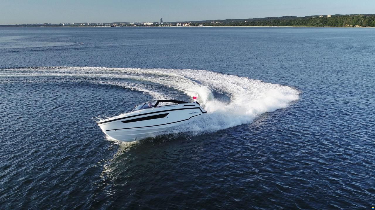 Parker 720 Adventure inkl. 200 PS und Trailer
