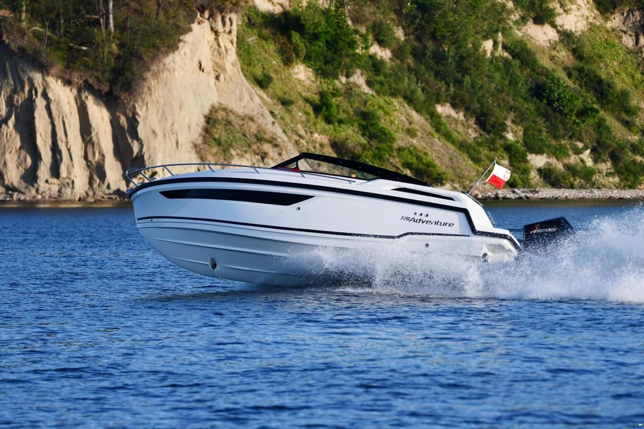 Parker 720 Adventure inkl. 200 PS und Trailer