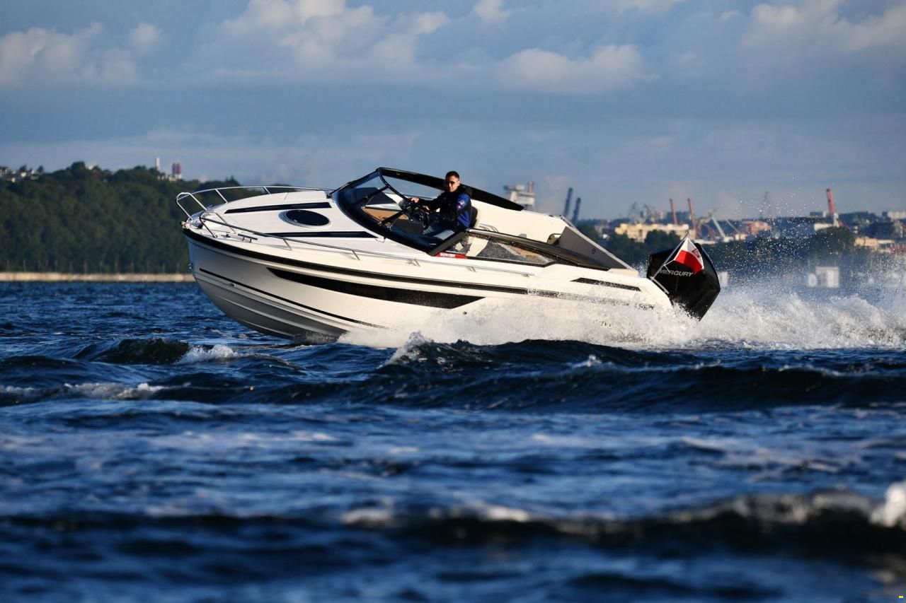 Parker 720 Adventure inkl. 200 PS und Trailer