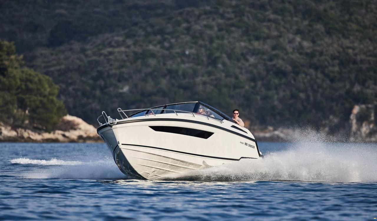 Parker 800 Cruiser inkl. 200 PS und Trailer