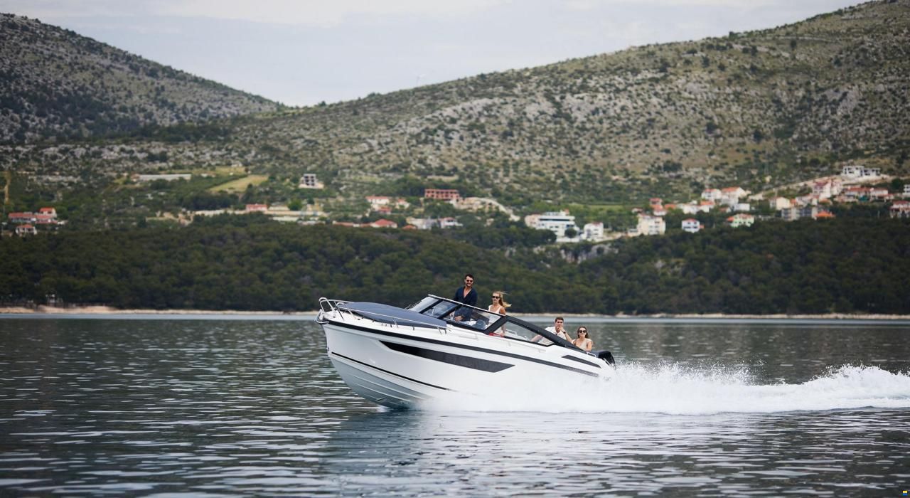Parker 800 Cruiser inkl. 200 PS und Trailer