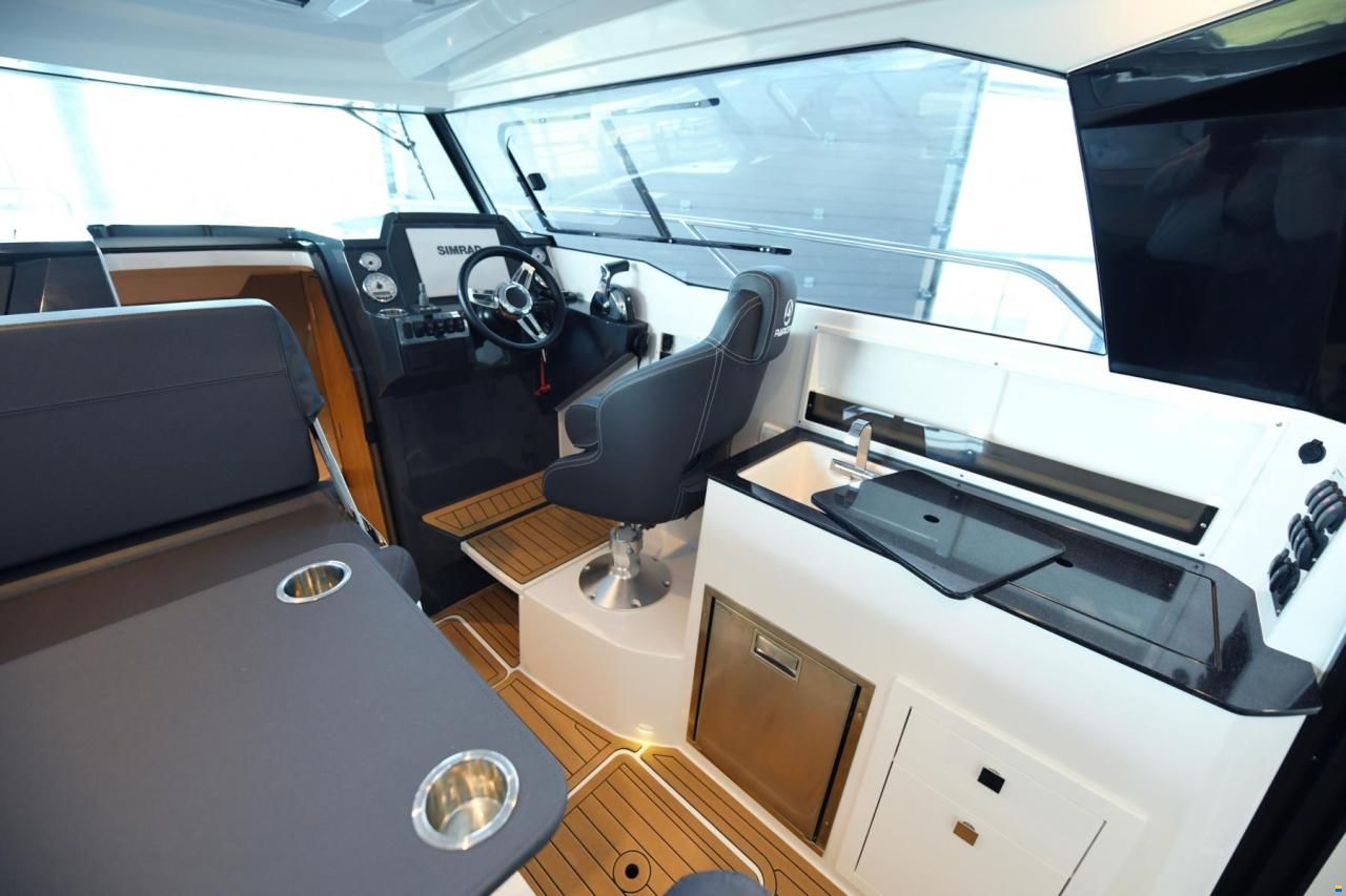 Parker 790 Explorer inkl. 200 PS und Trailer