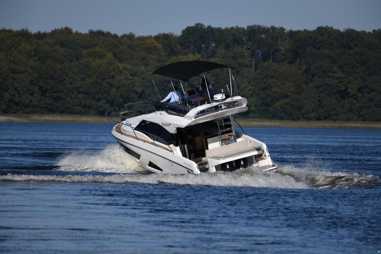 Parker Monaco 110 Flybridge 2 x 200 PS