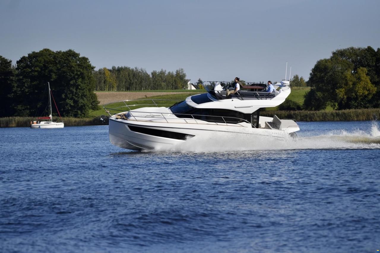 Parker Monaco 110 Flybridge