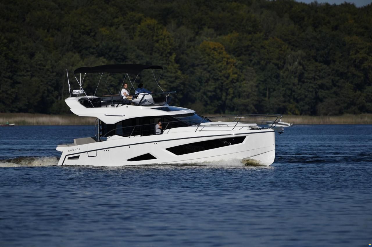 Parker Monaco 110 Flybridge
