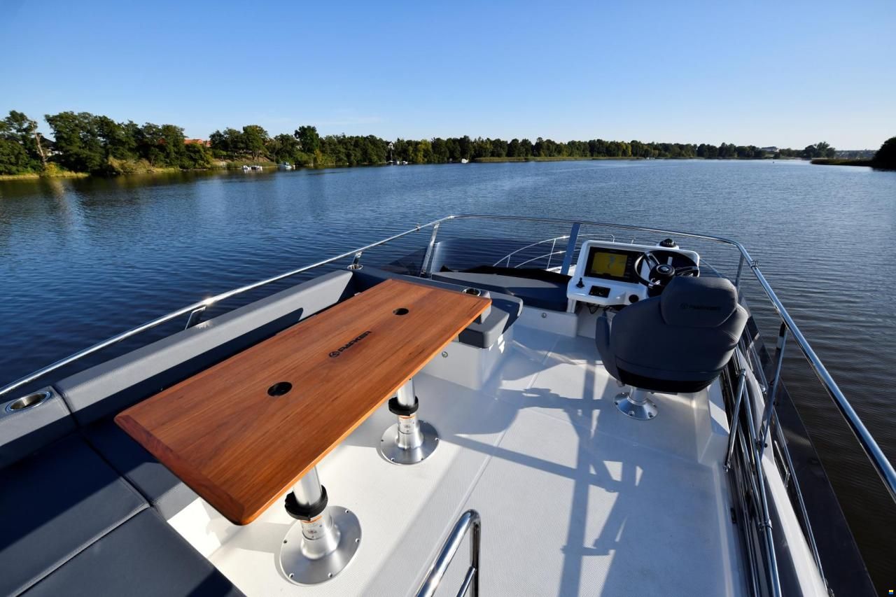 Parker Monaco 110 Flybridge