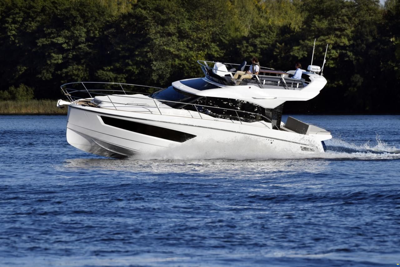 Parker Monaco 110 Flybridge