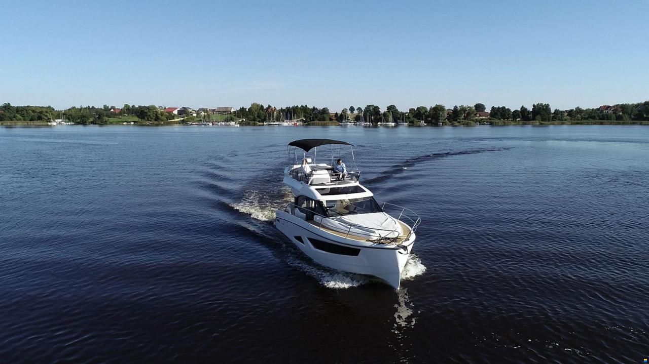 Parker Monaco 110 Flybridge