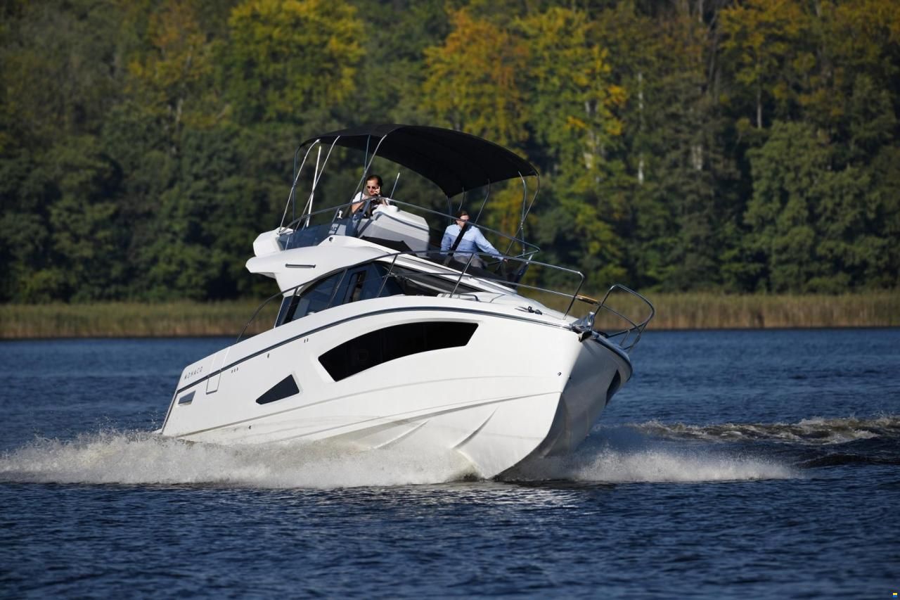 Parker Monaco 110 Flybridge