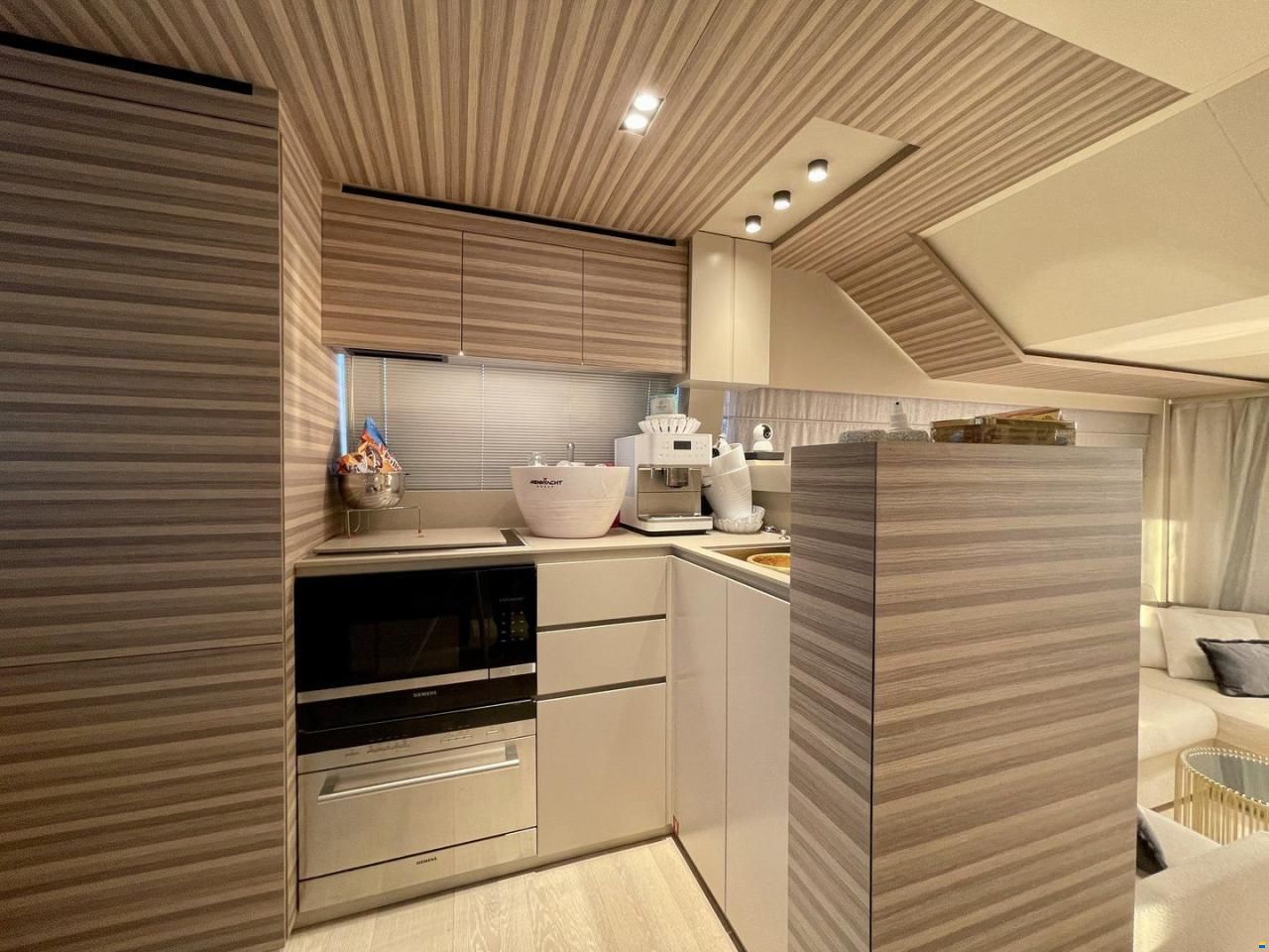 Ferretti 670