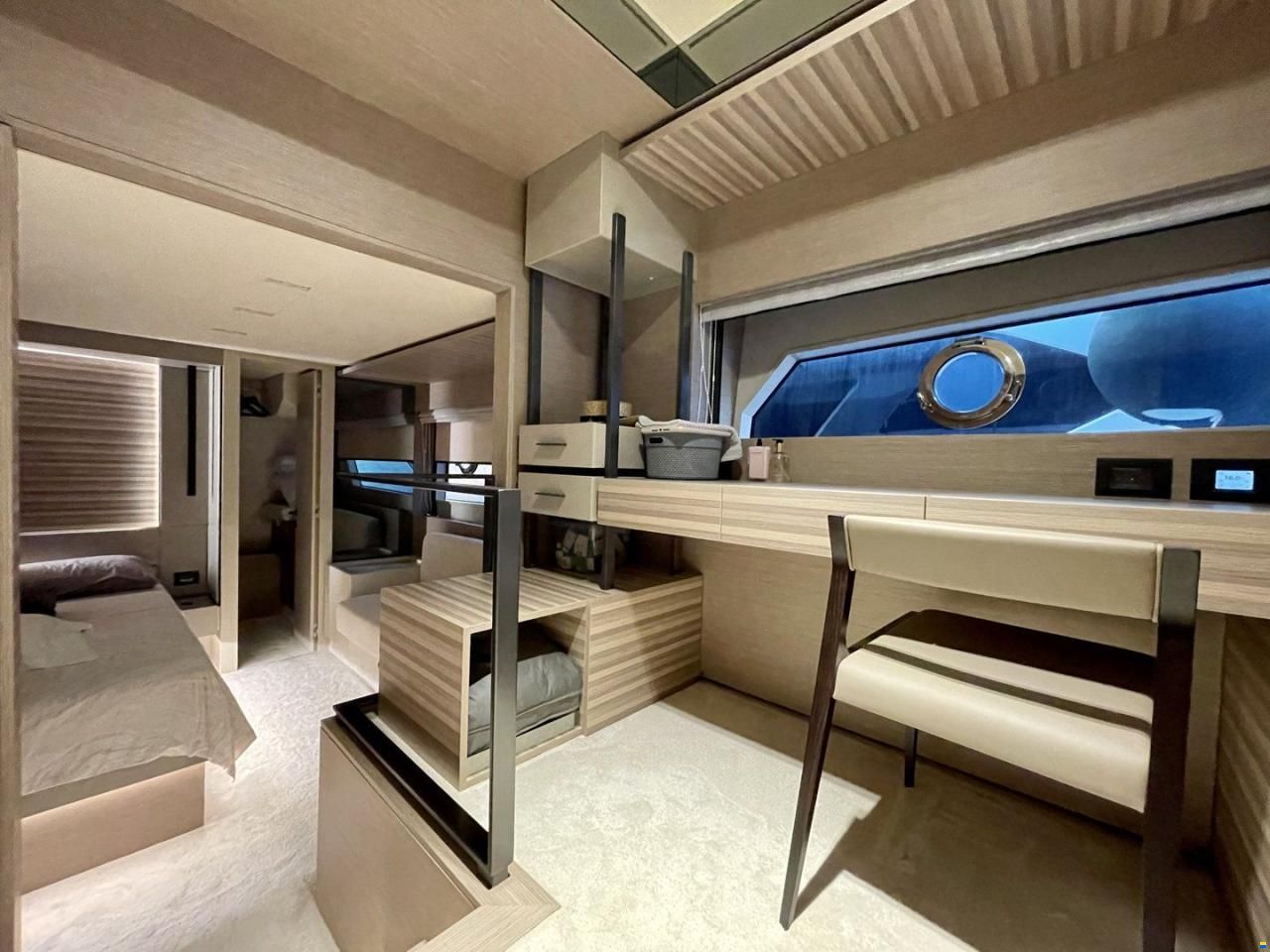 Ferretti 670
