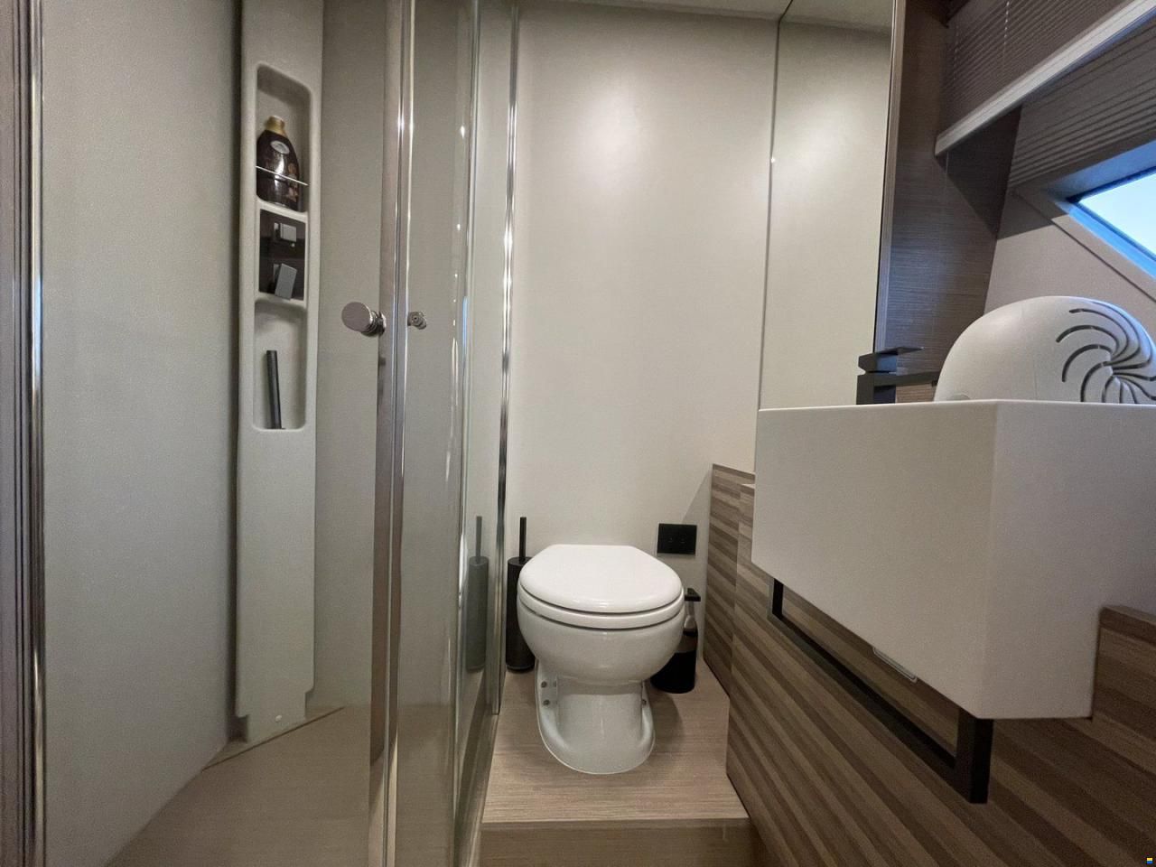 Ferretti 670