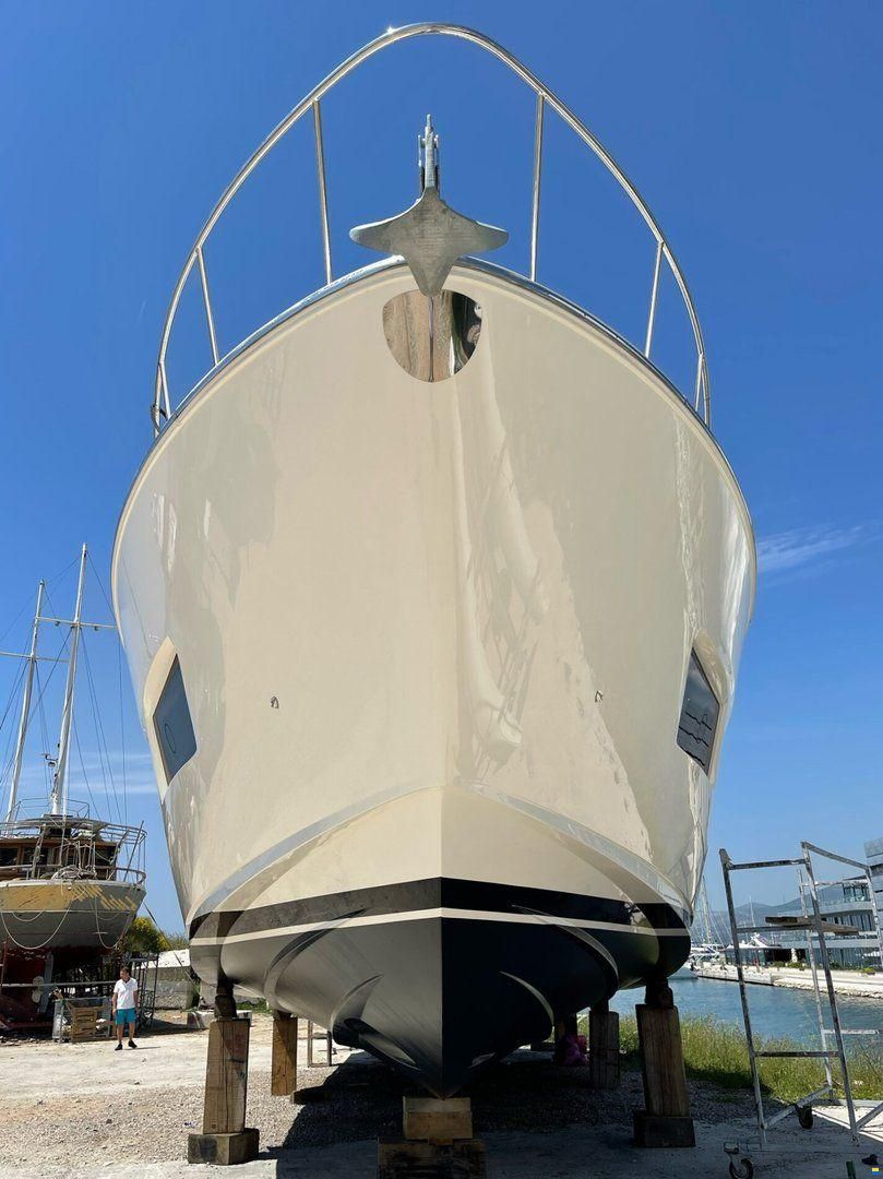 Ferretti 670
